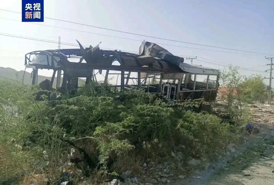 当屠刀挥向校车：恐怖主义的最后底线在哪里？清晨的校车载着书本与欢笑驶向学校，