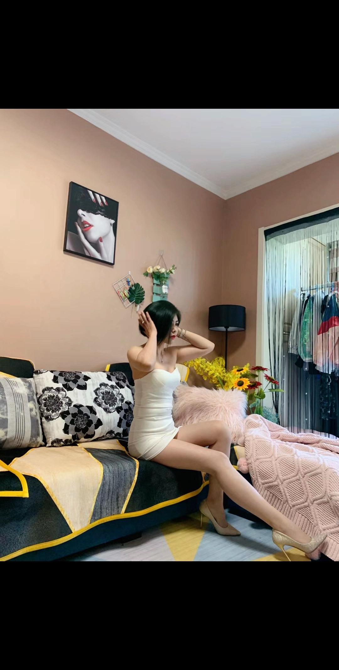 关注我的都是喜欢大长腿的吧