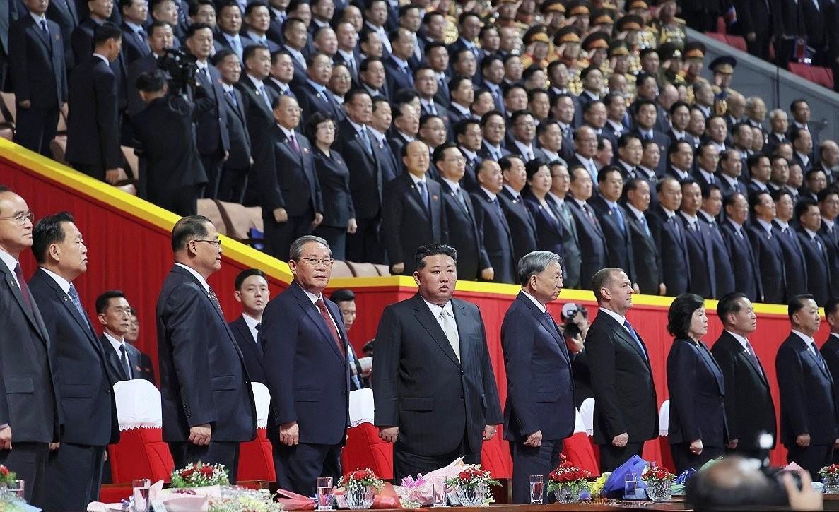朝鲜高规格安排中国当地时间10月9日，朝鲜最高领导人金正恩邀请朝鲜居民以及中国