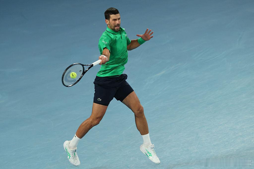 阿尔卡拉斯扳回一盘！澳网2026男单决赛，阿尔卡拉斯以6-2相同的比分扳回一盘