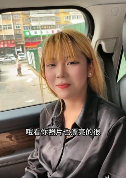 女儿必须得富养！安徽男子约18岁精神小妹出来玩，承诺全天消费由他买单！没想到女孩