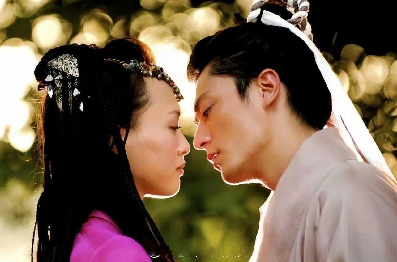 黄霄雲亲自参与编曲的《此生不换》堪称神来之笔！第二段副歌的空拍设计恰到好处，随着