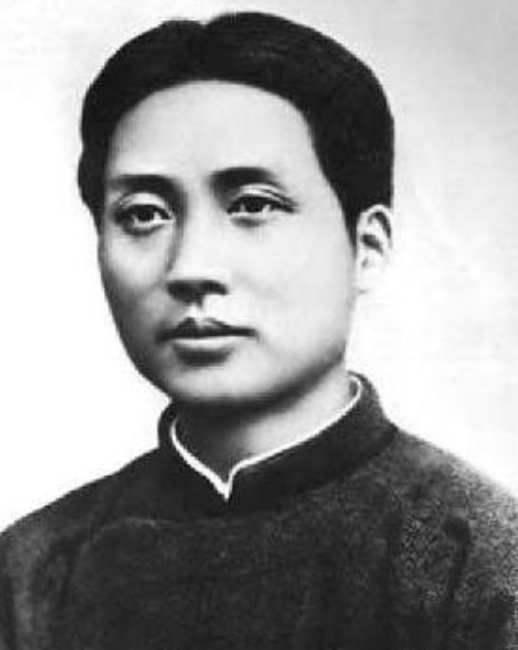 1921年，两特务拽住毛主席问“你认识毛泽东吗？找到赏你5块大洋。”毛主席却说“