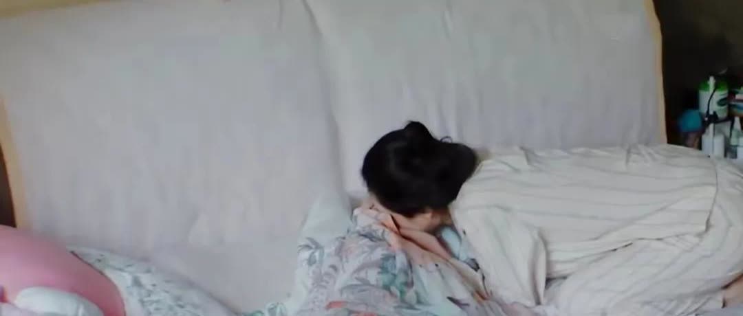 46岁再婚，先问女儿同不同意她点头，才领的证。董璇把再婚条件写在