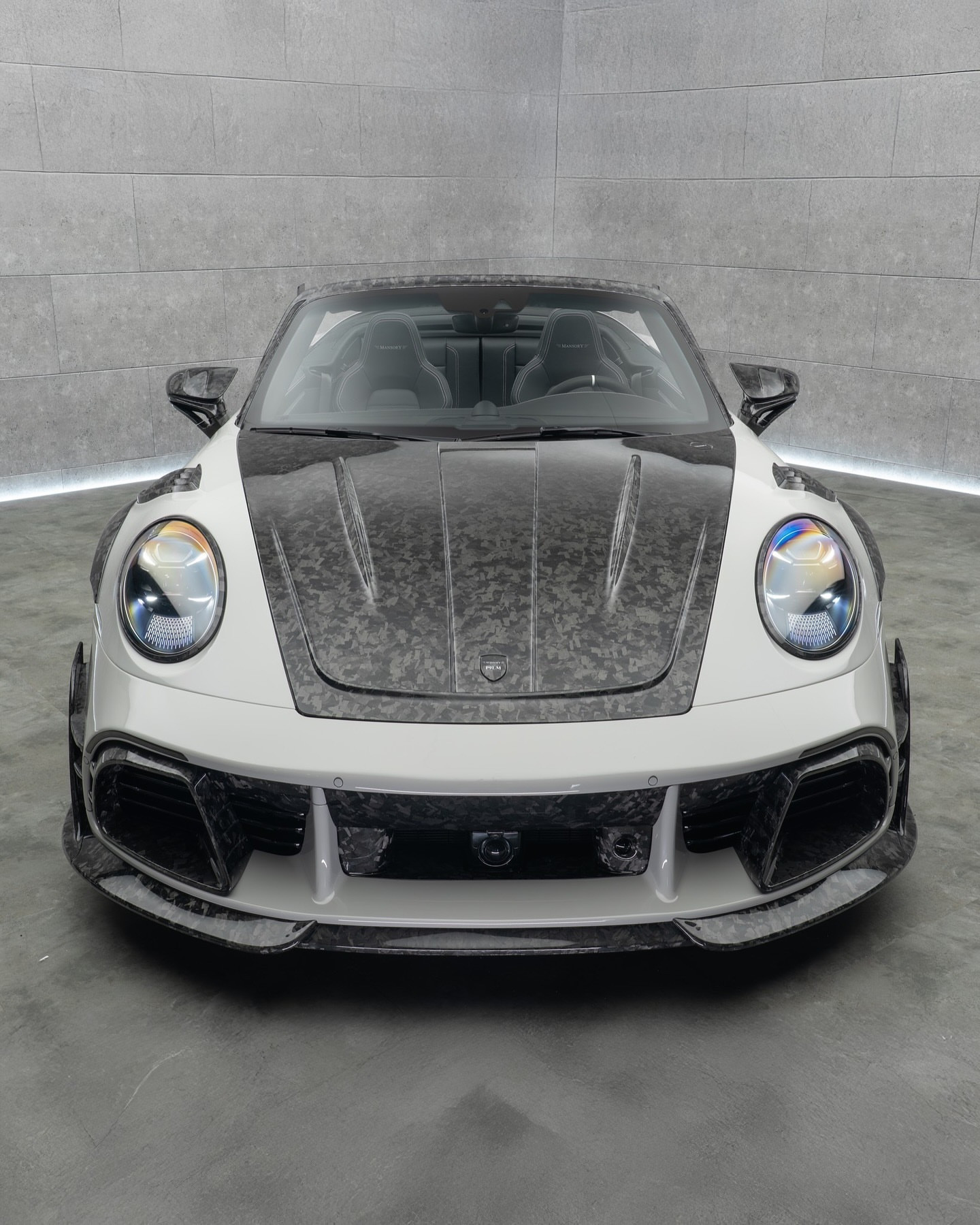 MANSORYP9LMEVO900基于保时捷911TurboS敞篷版。