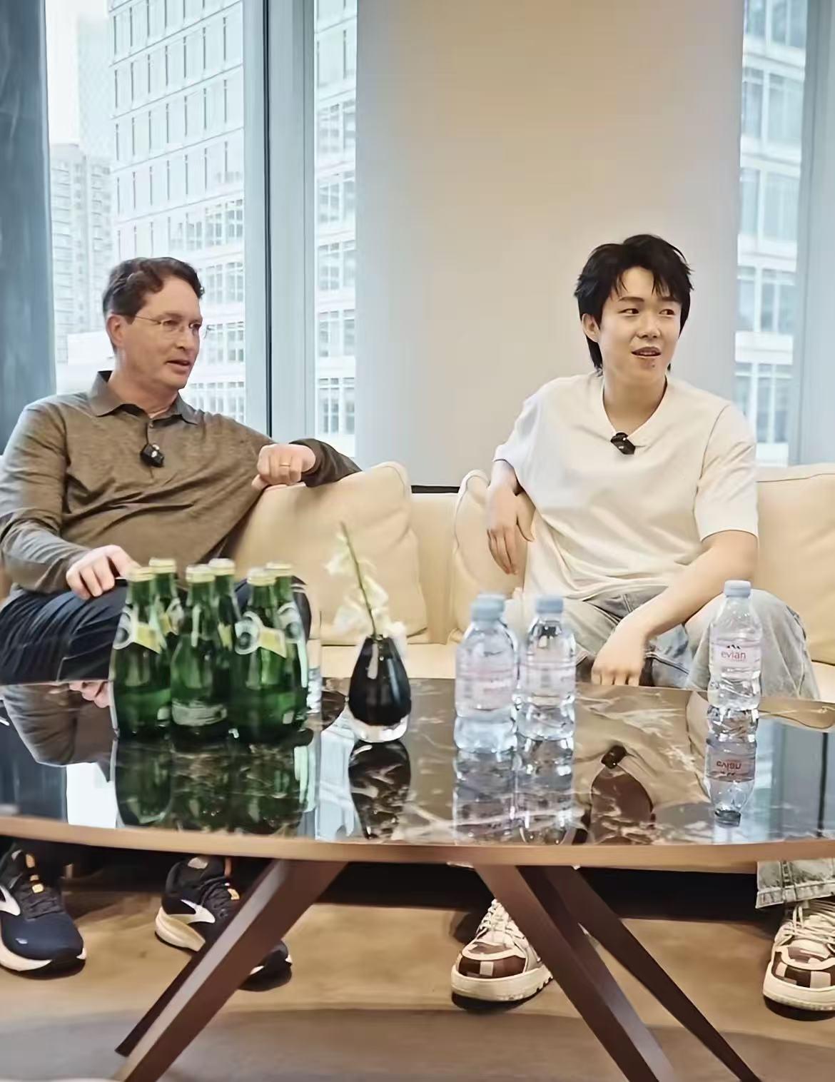 哇！王楚钦去奔驰总部了！他会不会成为下一个樊振东呀？作为奔驰的代言人，王楚钦