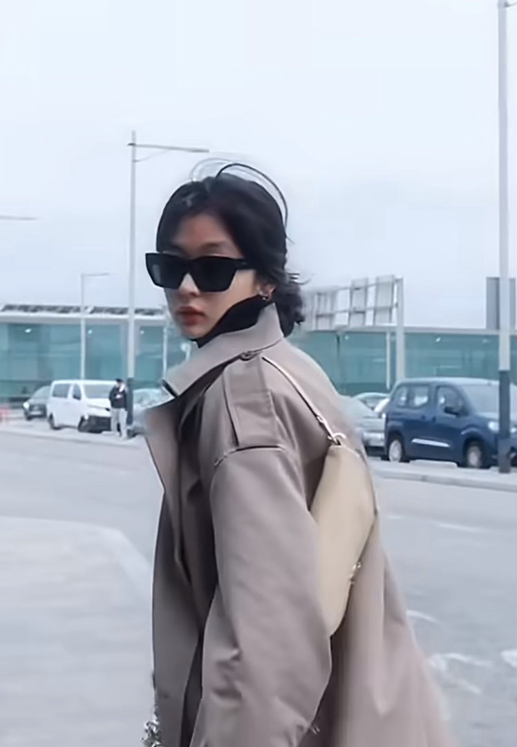 孙千这段竟然是机场拍的孙千用这几张图证明了一件事：好看的人在哪里都是风景。机场