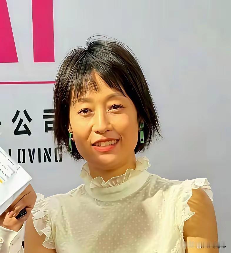 马伊琍这回真是翻车了。说实话，看到她上海活动的生图，我愣了一下。这不就是罗子