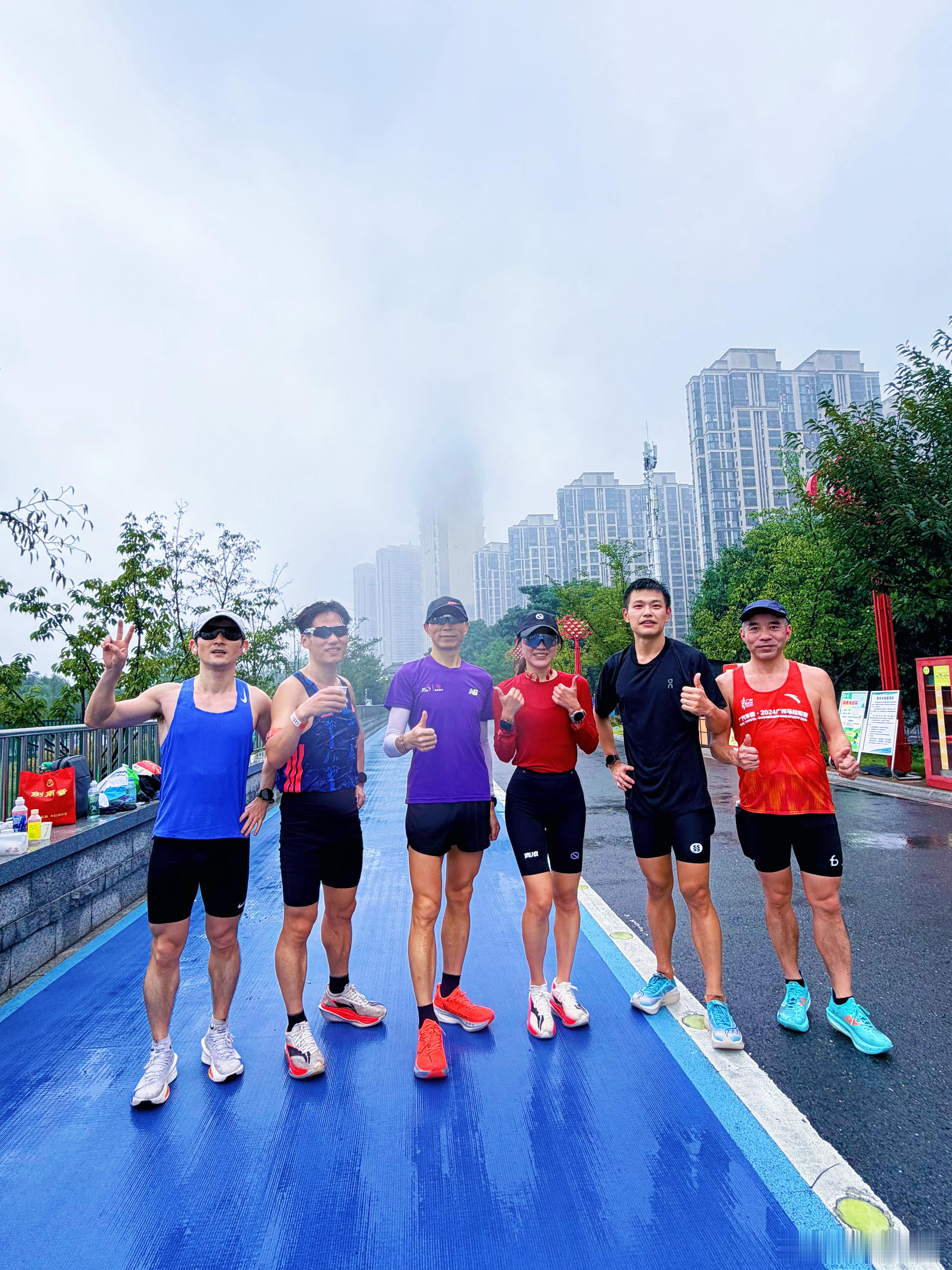 雨中30公里完成✅[吐舌头眯眼睛笑]跑步马拉松​​​