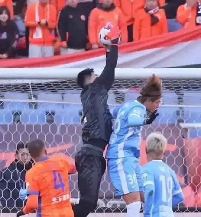 山东泰山的于金永，最近咋彻底没影了？之前韩鹏说他得肺炎，一直没跟队训练。结