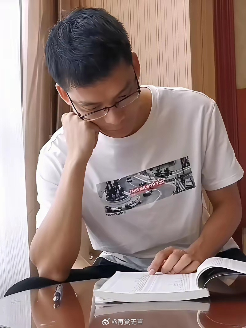 唐尚珺的大学成绩来了！高数75，C语言84，一门没挂，体测91.2，引体向上拉了