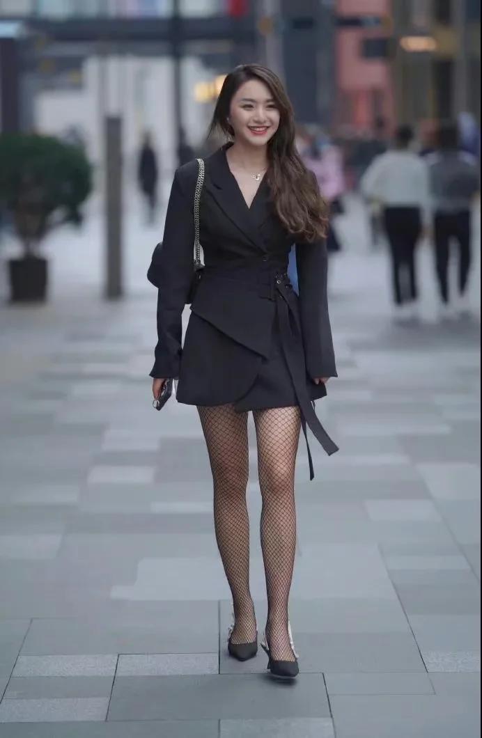 以前我也以为，开始厌倦了就是要结束了。直到最近才知道，当你感觉爱开始变淡的时候，