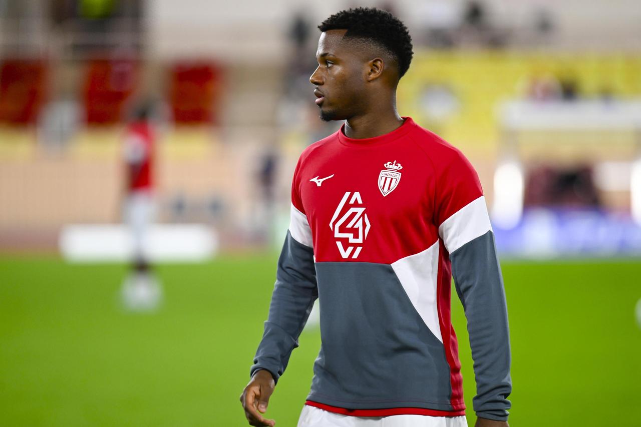 法蒂跟拉什福德一样是工资问题，估计巴萨要把买断费贴给法蒂承担一部分工资，不然摩纳