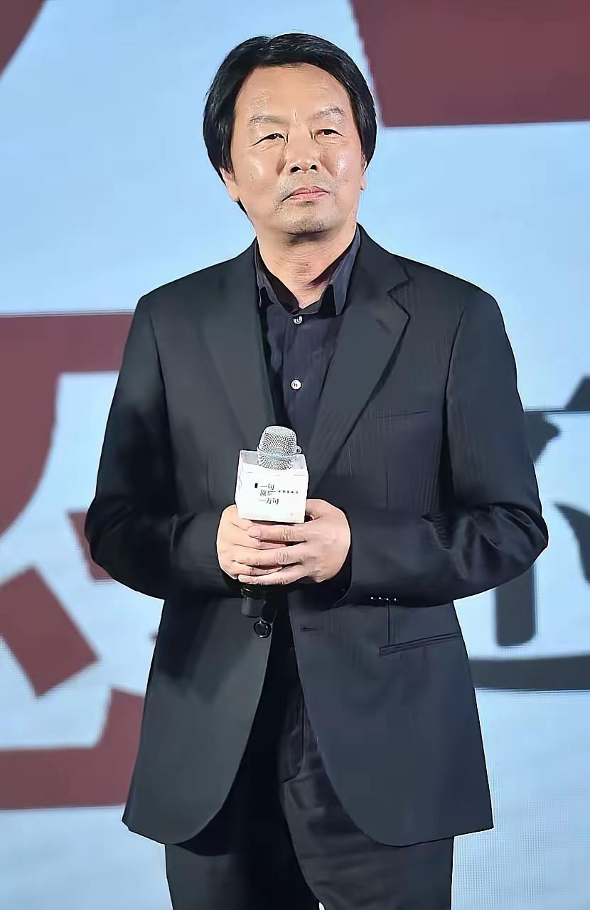 刘震云说：“努力的意义，不是要衣锦还乡，而是要远离故乡。恨你有的是亲戚，笑你无的