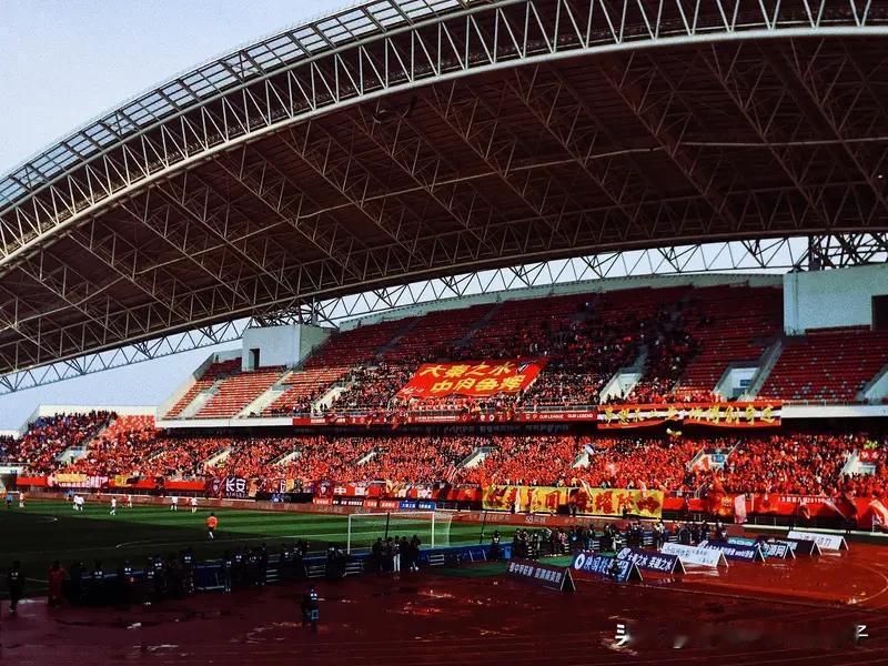 铜梁龙体育场要热闹起来了，国足U16正在这儿征战U17亚洲杯预选赛。11月22日