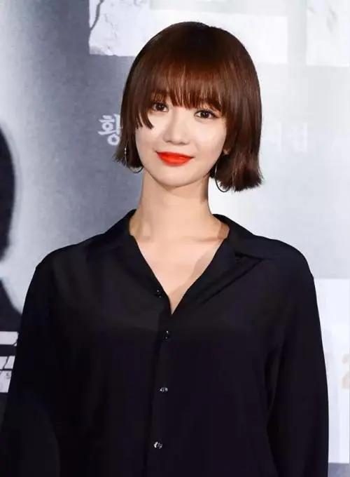 袁泉和陶红的演技各具特色，没有绝对谁更强，她们的路子不一样，都是顶级实力派女演员