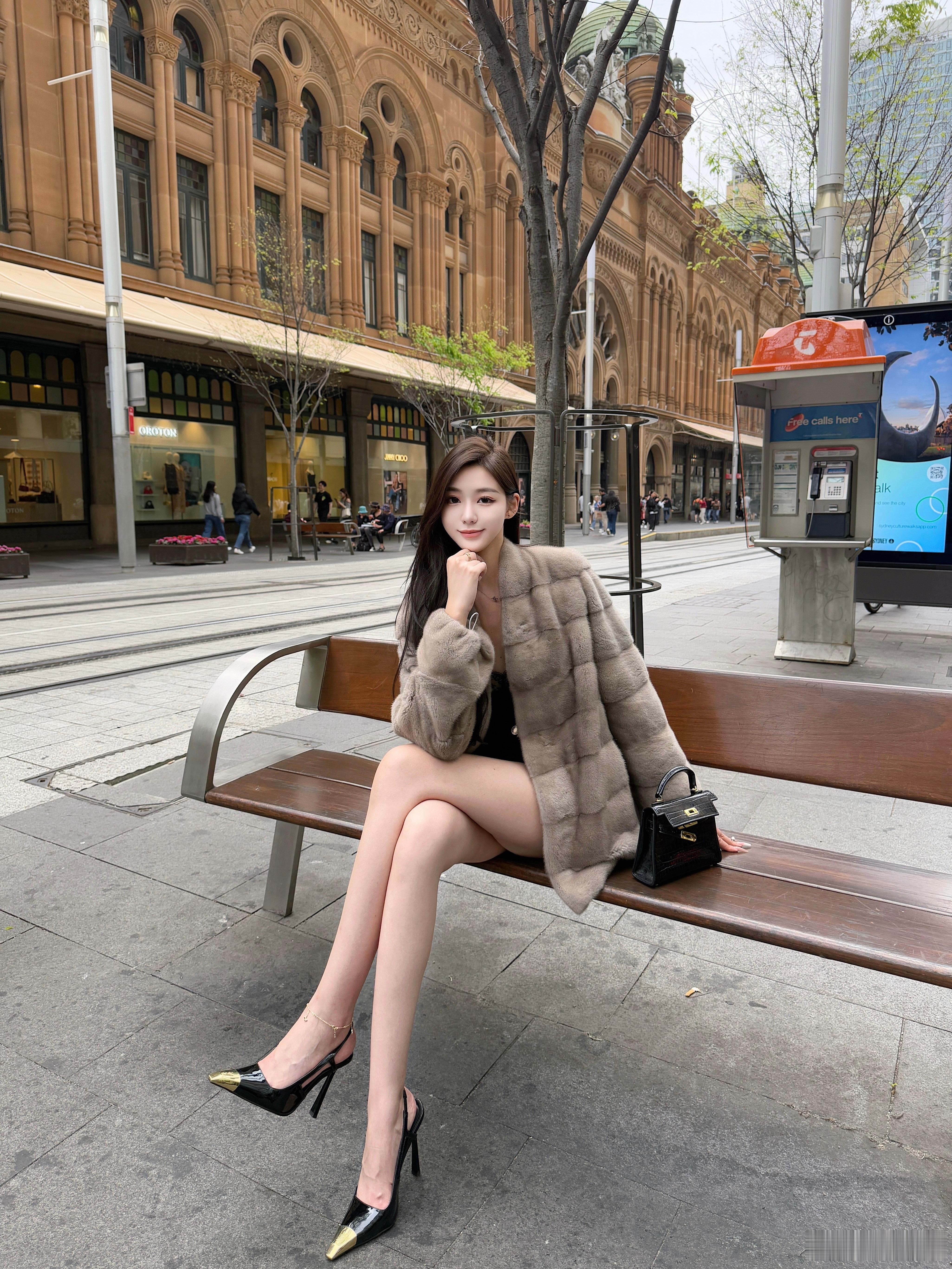 🇦🇺街角那个穿貂的女人​​​