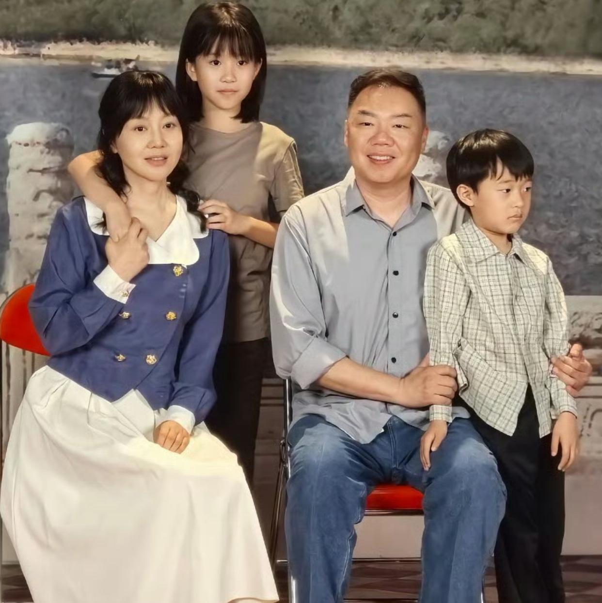 起猛了，居然看见李大嘴娶了佟湘玉了！闫妮和姜超时隔多年再同框，直接在《隐身的