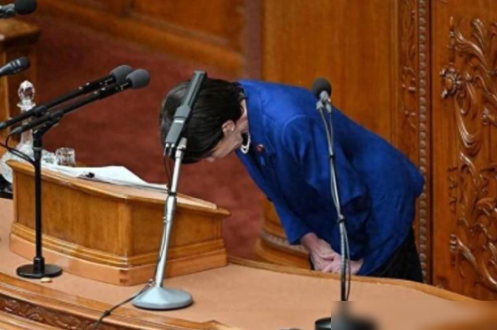 等了这么久，终于等来高市早苗的道歉！​12月9日，日本众议院预算委员会的议