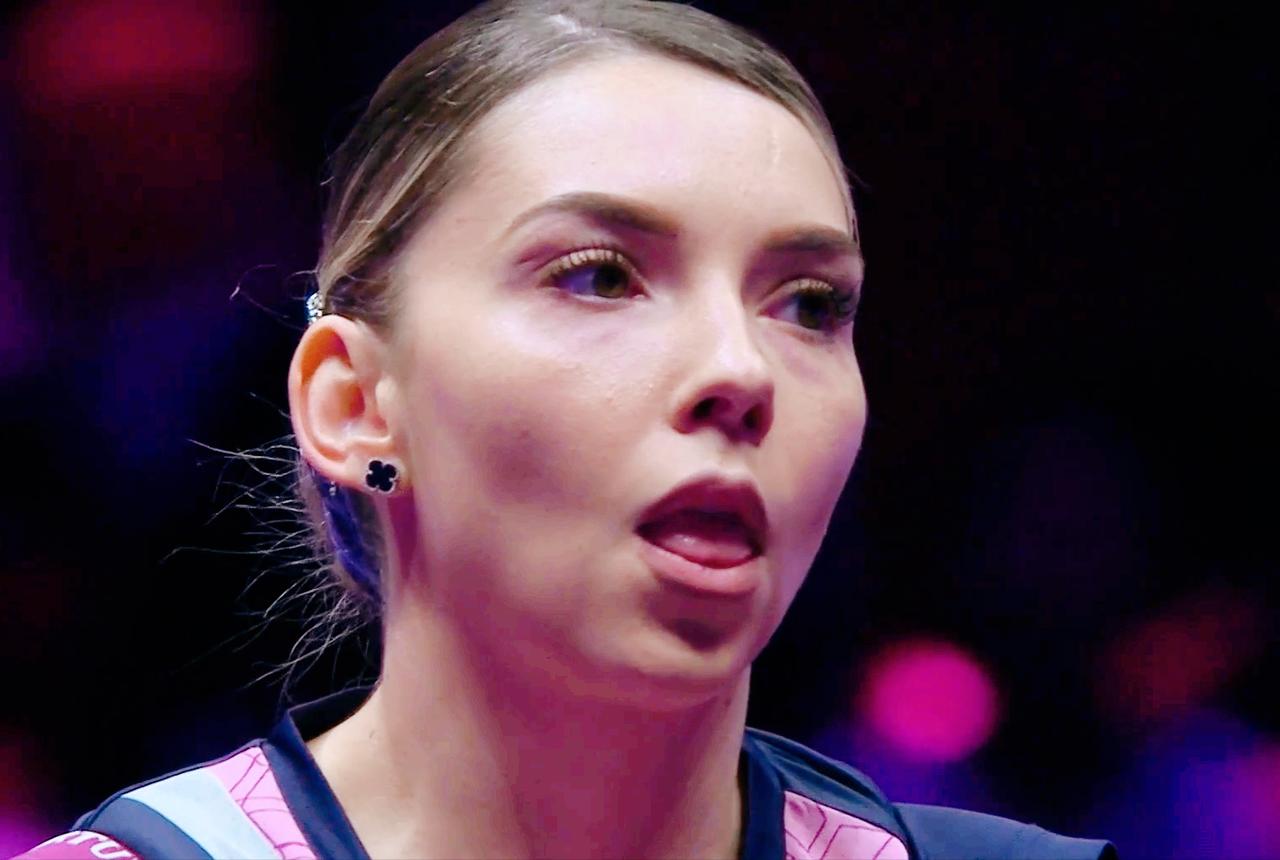 我去！斯佐连个教练都没有，陈熠有马琳做现场教练，居然连吃5个发球。第一局