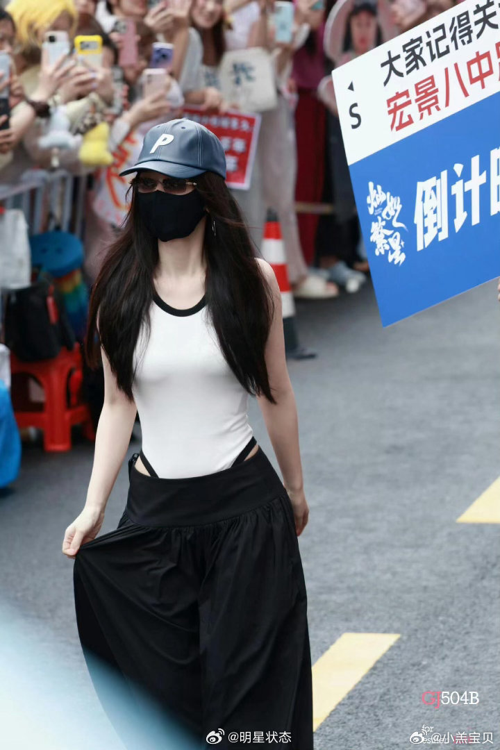 虞书欣连体衣好辣