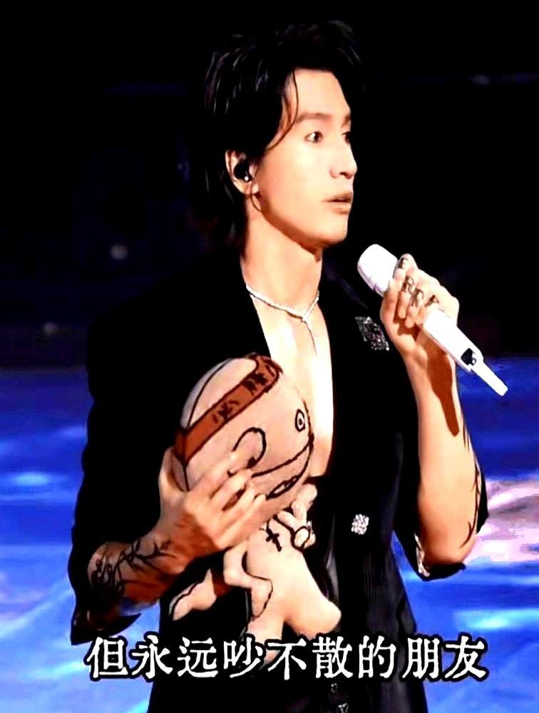 47岁生日这天，朱孝天被言承旭公开“除名”了。言承旭演唱会上，挨个感谢周渝