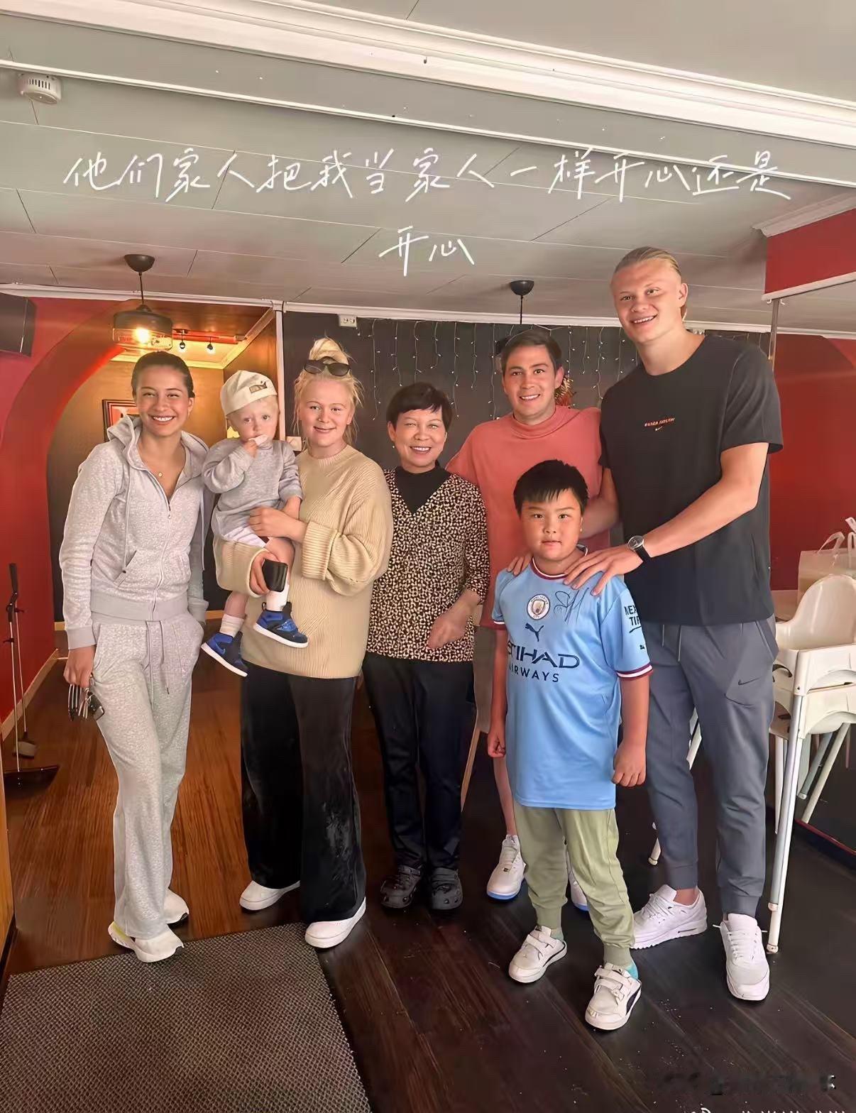 发现没，那些在球场上让你瑟瑟发抖的狠人，下了场往往藏着一个反差到离谱的业余爱