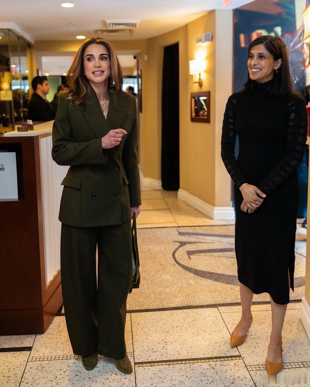 约旦王室🇯🇴1月27日，拉尼亚王后在华盛顿和美国副总统万斯的老婆乌莎·奇卢