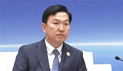 刚上任不到半年，蒙古国总理乌其尔勒就下了一道硬命令：全国上下开始“过苦日子”，大