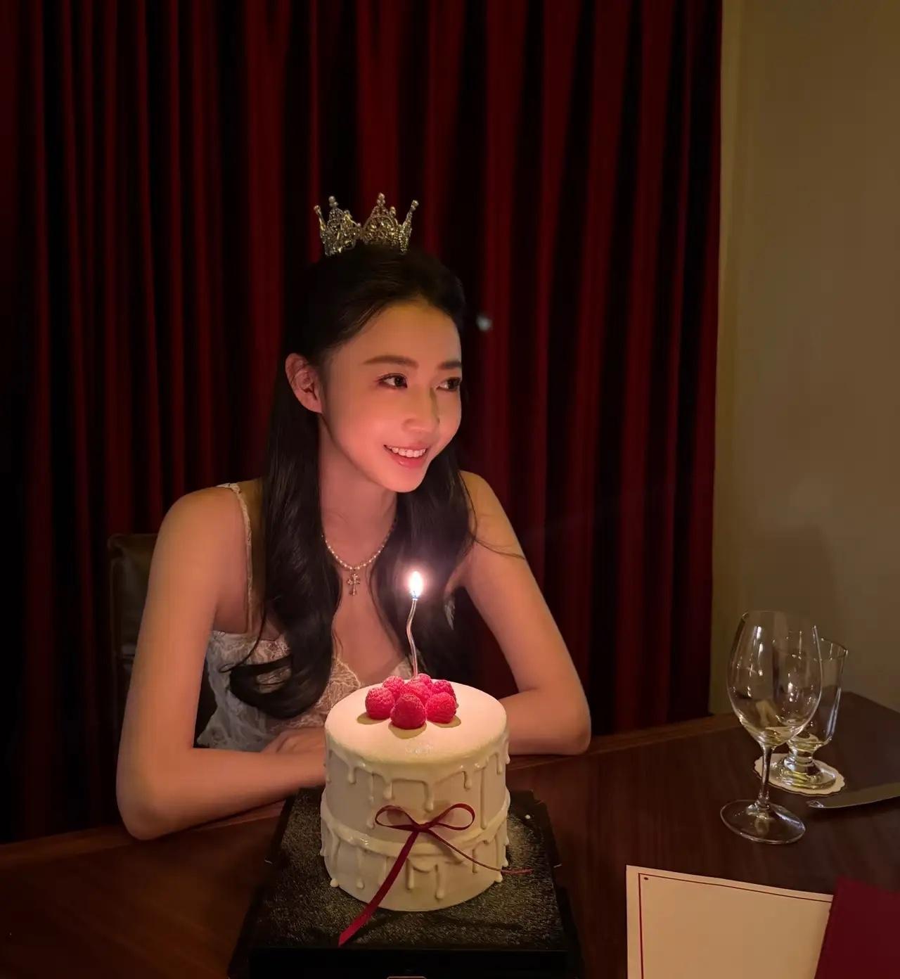 潘玮柏老婆与周杰伦同天生日，宣云晒生日照，潘玮柏“胖手”抢镜！