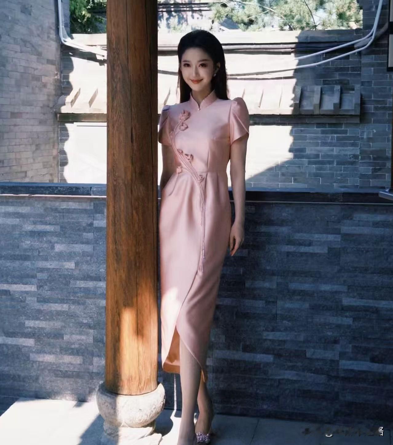 刘心悦能上春晚主会场，我不意外。她39岁能站到这，我也不意外。最让我没想到的