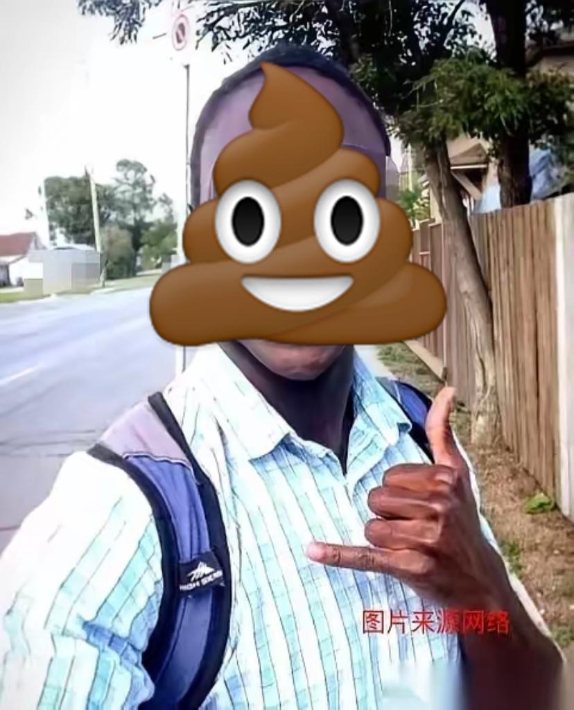 几天前在镇上天天去的那家小面包店，发生件让人冒火的事儿。有个黑人天天蹲那儿吃蛋糕