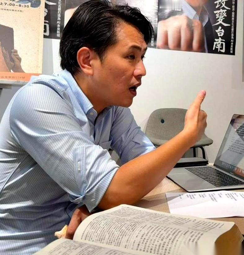 蓝营管舆论的“总喇叭”，刚刚换了操盘手。上个月，文传会主委尹乃菁被人捅出了“职