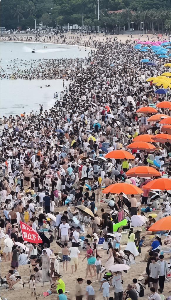 今天6.20号，深圳大梅沙沙滩，这里是免费的，如果愿意付费50元的话，去小梅沙会