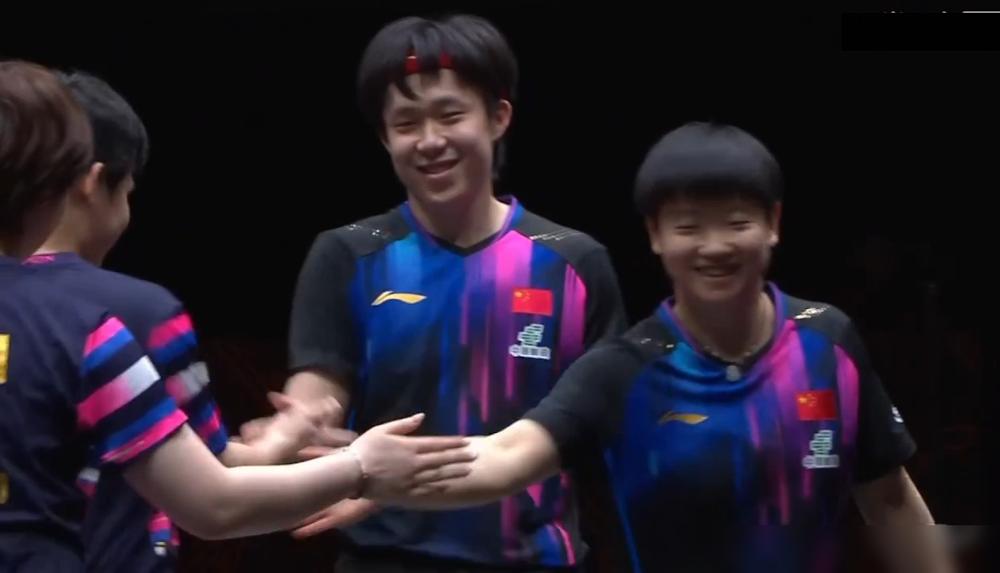 莎头vs栋曼，最后一球上演了好有趣的一幕，本来最后一局裁判以为莎头11-5拿下了