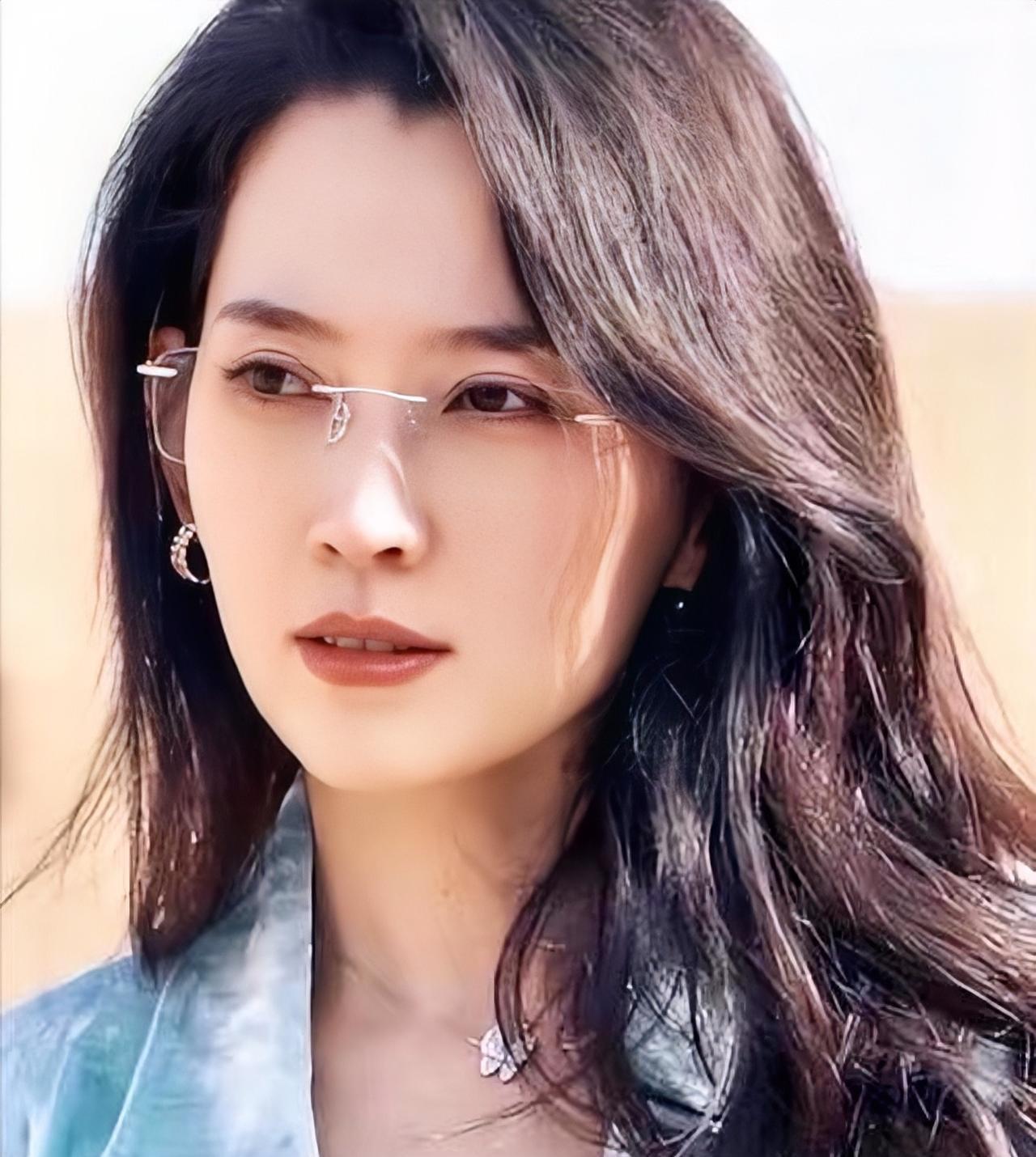 不得不说，森林北是真精明，难怪只跟汪峰谈恋爱，不结婚，一张结婚证而已并不是森