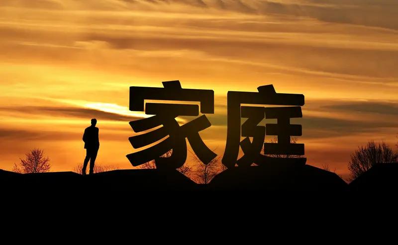 人到中年，生活的重心悄然改变，什么最重要，每个人都有自己的答案。我觉得全家平平