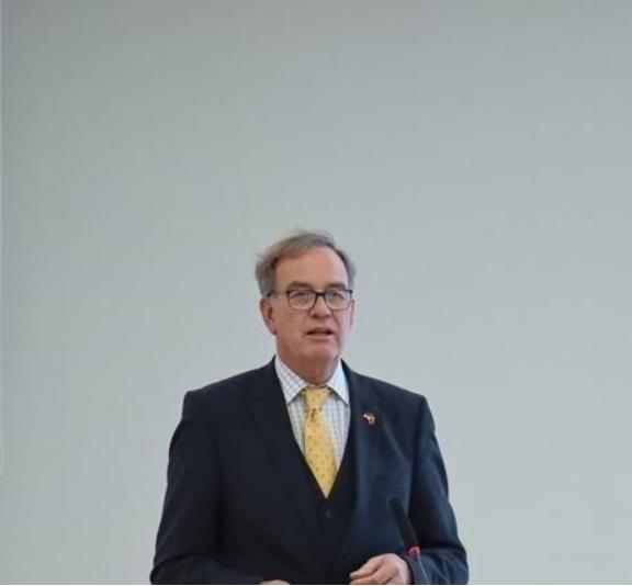 德国曾说：中美打不起来了，因为打了也白打！日前德国教授坦率指出：美国不是害怕中国