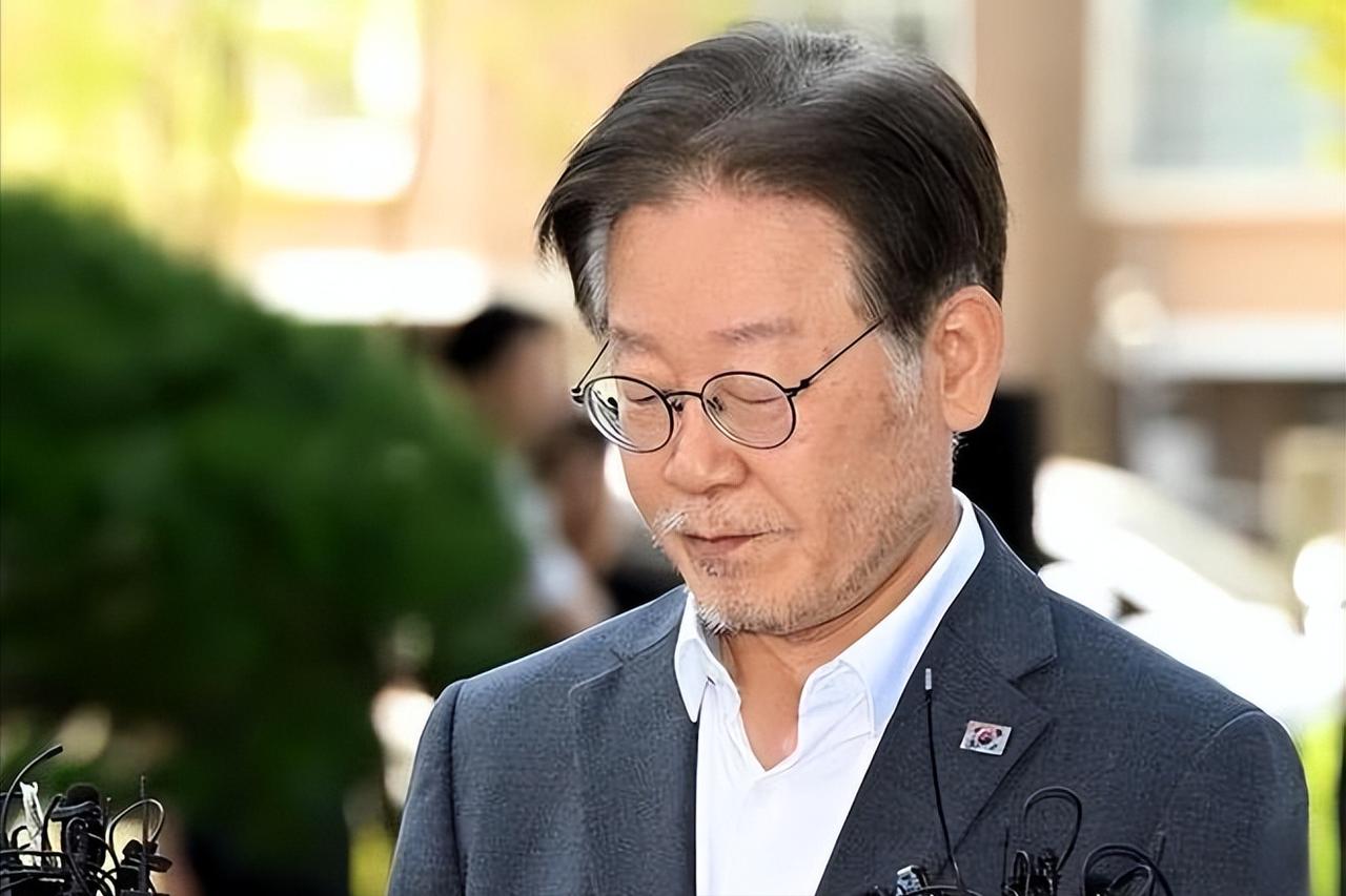 10月韩国不是要开APEC峰会嘛，本来这可是他们的“高光时刻”，按规矩咱中国肯定