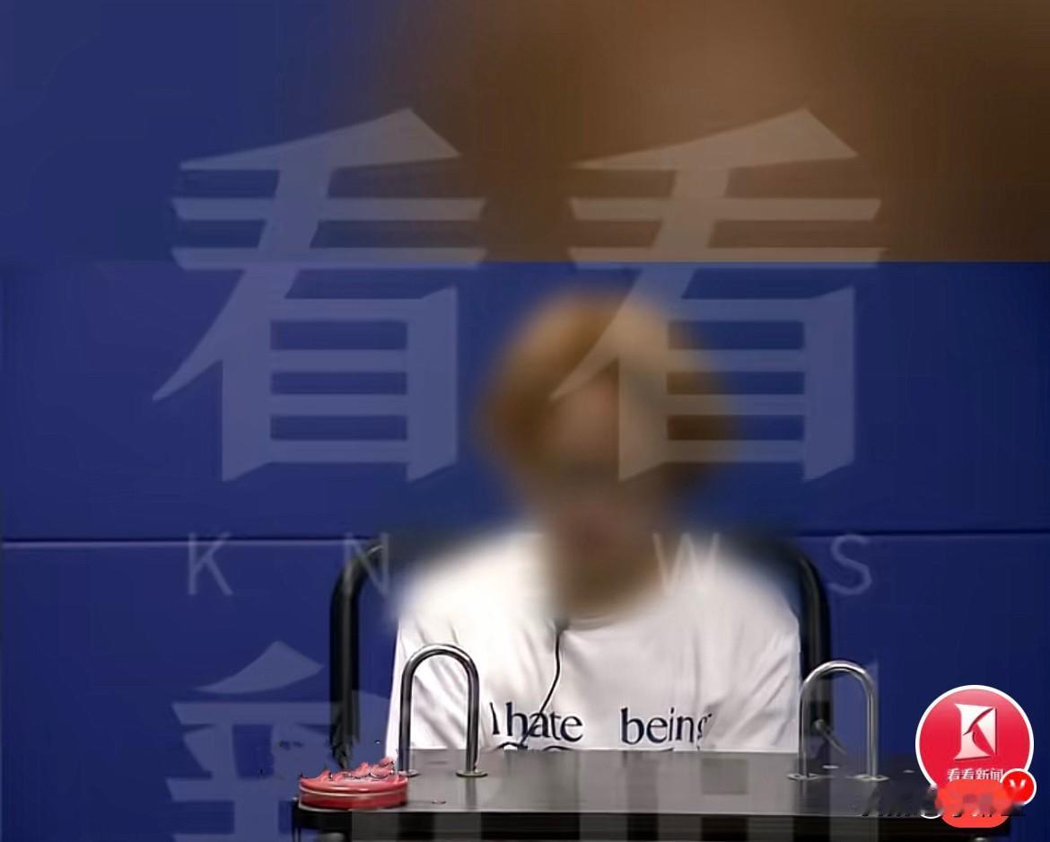 上海一位李女士，家里一直珍藏着一个自己特别心爱的包包，平时不怎么背包，可莫名其妙