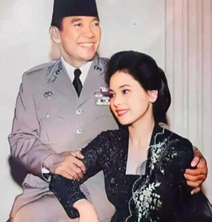 1959年，印尼总统苏加诺秘密访日，日本人知道他好色，专门给他安排了一名19岁的