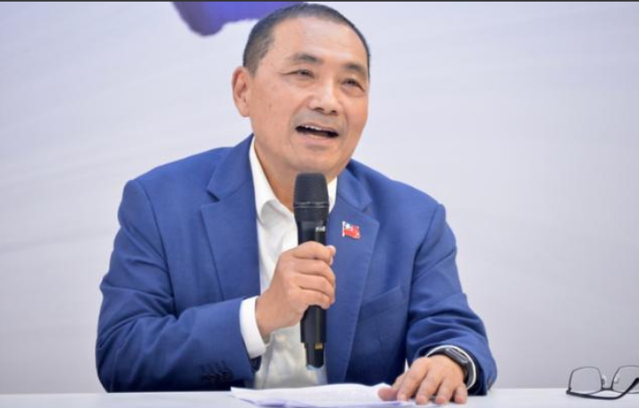 侯友宜不假装“中立”，批郑丽文“害死国民党”。郑丽文准备走透台湾岛，跟基层党员面