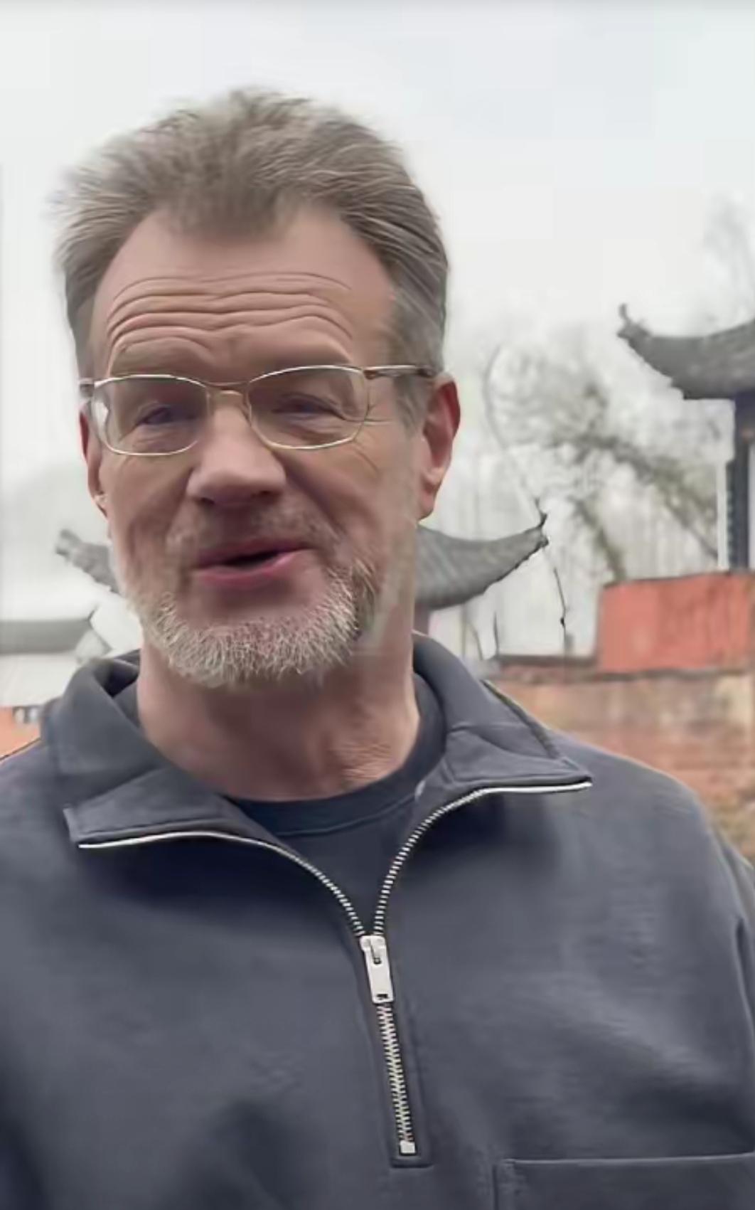 真的是岁月不饶人！​照片中这位加拿大人，中国名字叫做大山的相声演员，今年才61岁