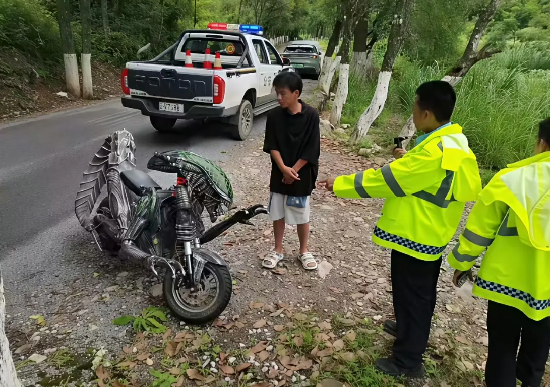 云南某地，妥妥的小镇“人才”！