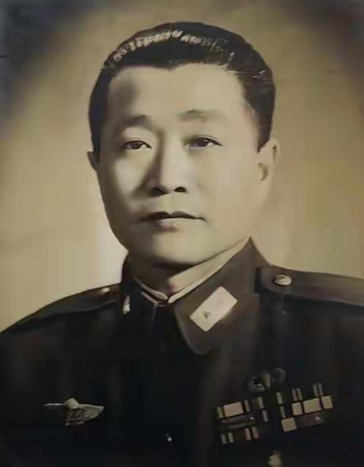 陈官庄战败被俘，杜聿明心事重重，向人打听陈赓，坦言粟裕总能快自己一步194