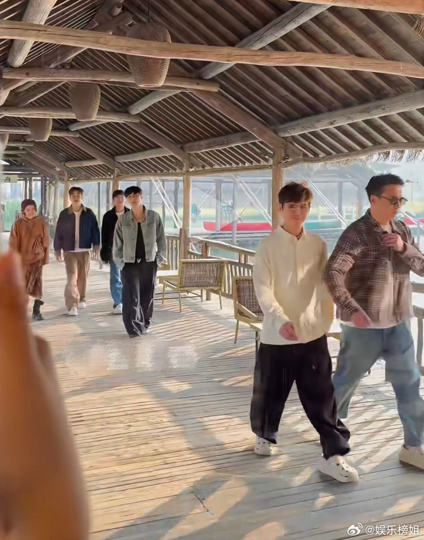 向往的生活一家六口世纪同框张艺兴刘宪华《向往的生活》合体，Henry回归，一家六