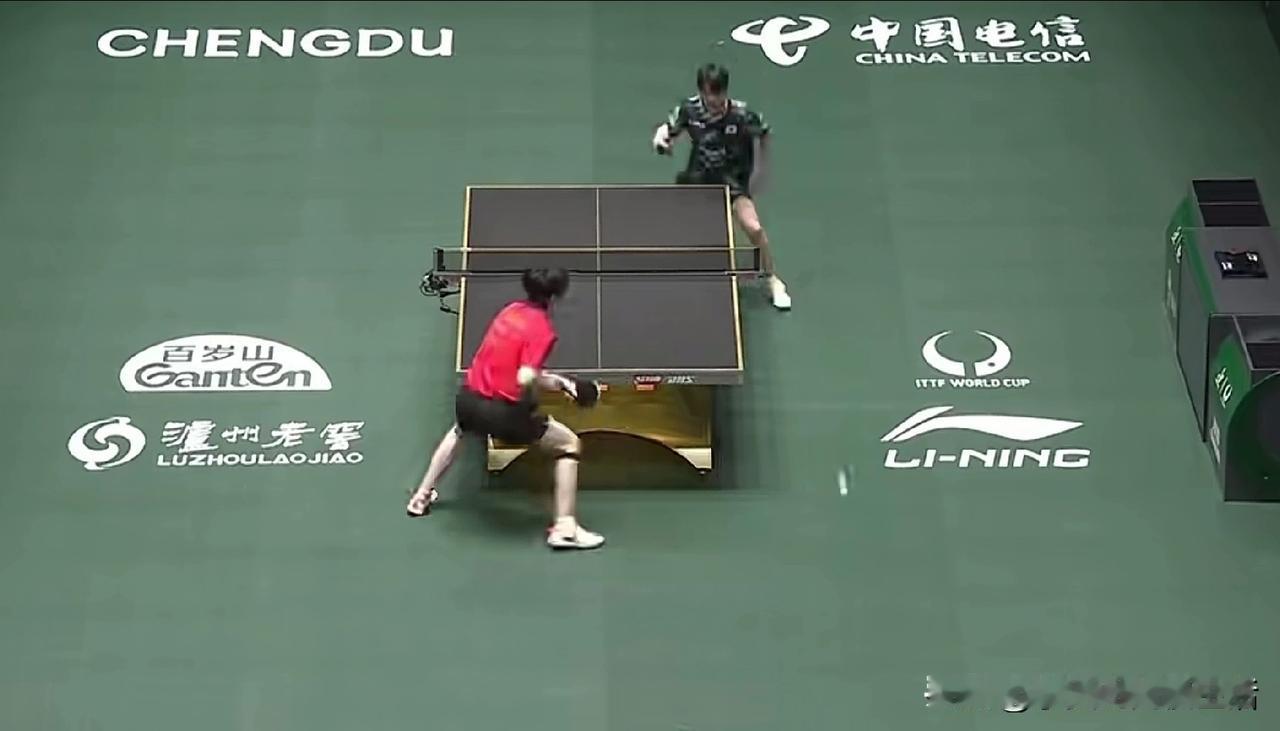 笑岔气了。被韩国明星给整的笑得肚子疼。成都混团世界杯来到第二阶段，中国队对阵韩国