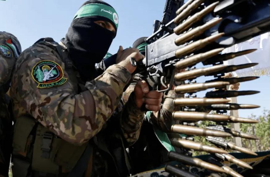 哈马斯拒缴械，美国急得团团转，只好松口表示，允许他们保留部分轻型武器。 咱们