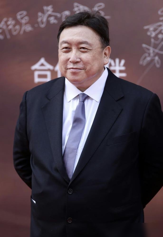 王晶亲口说，周润发刘德华私下根本没几个真心朋友，连个喝酒的人都凑不齐。不是没人巴结，是这俩压根不给你