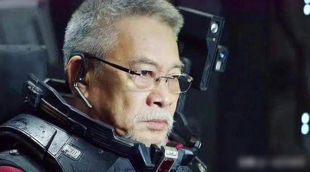 2019年拍摄《流浪地球》时，吴孟达收工回酒店后，躲在房间里偷偷地哭，片酬20万